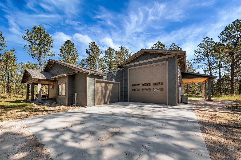 Custer, South Dakota, 57730, United States, 2 Bedrooms Bedrooms, ,2 BathroomsBathrooms,Residential,Forsale,1962260