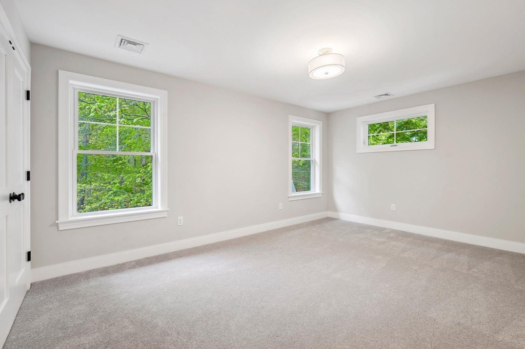 Kittery, Maine, 03905, United States, 4 Bedrooms Bedrooms, ,2.5 BathroomsBathrooms,Residential,Forsale,2002410