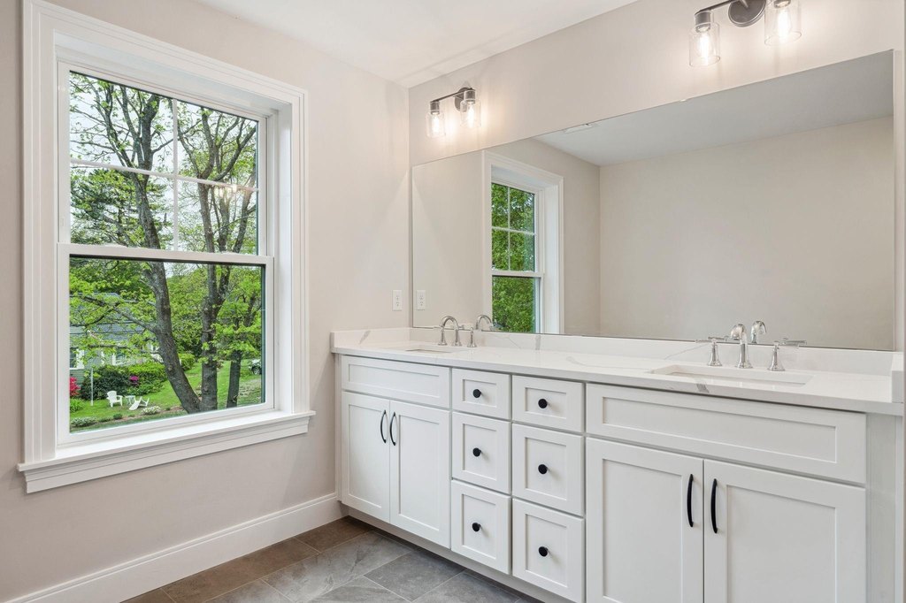 Kittery, Maine, 03905, United States, 4 Bedrooms Bedrooms, ,2.5 BathroomsBathrooms,Residential,Forsale,2002410