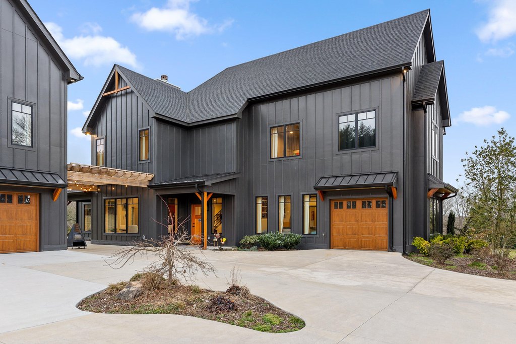 Signal Mountain, Tennessee, 37377, United States, 5 Bedrooms Bedrooms, ,5.5 BathroomsBathrooms,Residential,Forsale,1995324