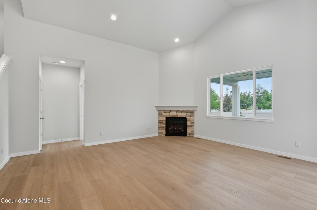 Coeur d'Alene, Idaho, 83815, United States, 4 Bedrooms Bedrooms, ,3 BathroomsBathrooms,Residential,Forsale,1984592