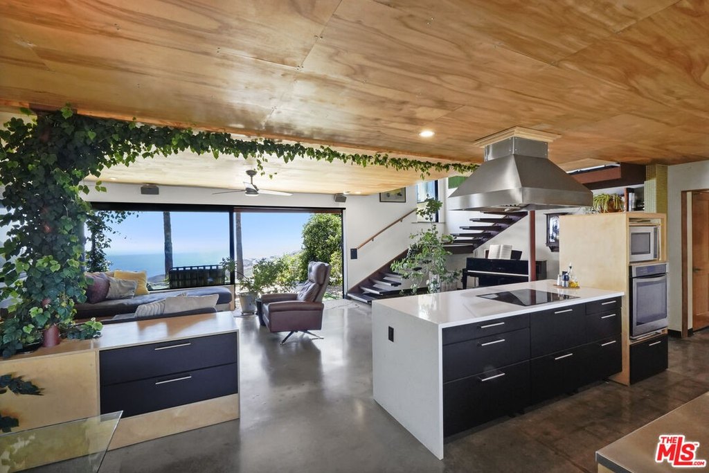 Malibu, California, 90265, United States, 3 Bedrooms Bedrooms, ,2.5 BathroomsBathrooms,Residential,Forsale,2001436