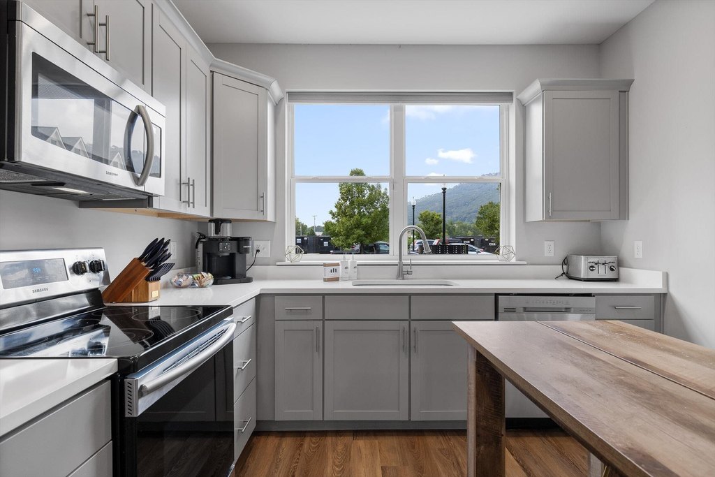 Chattanooga, Tennessee, 37408, United States, 3 Bedrooms Bedrooms, ,2.5 BathroomsBathrooms,Residential,Forsale,1995341