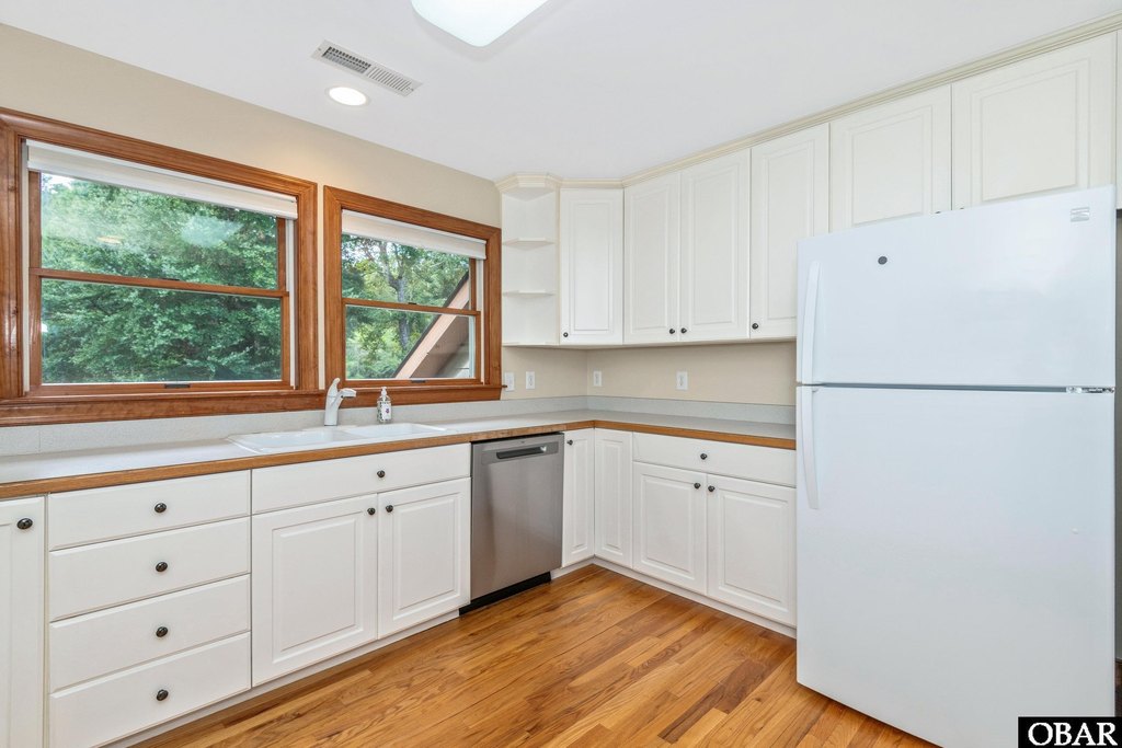 Kill Devil Hills, North Carolina, 27948, United States, 3 Bedrooms Bedrooms, ,3 BathroomsBathrooms,Residential,Forsale,1993772