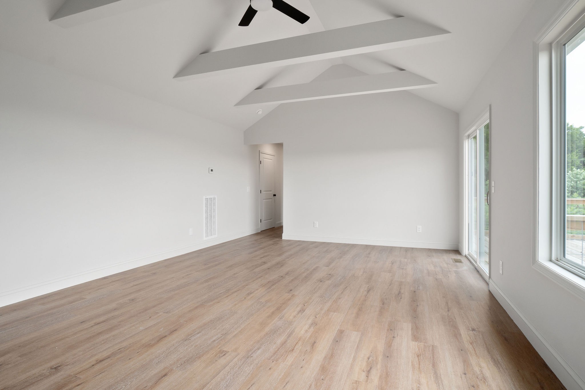 Dowelltown, Tennessee, 37059, United States, 4 Bedrooms Bedrooms, ,3 BathroomsBathrooms,Residential,Forsale,1999477