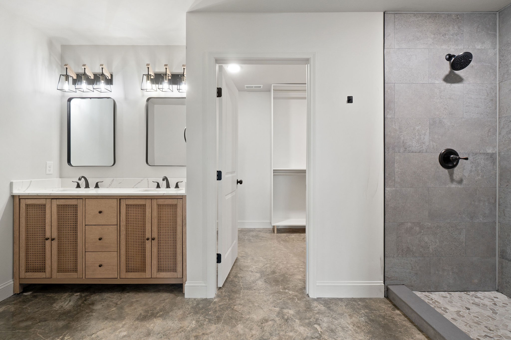 Dowelltown, Tennessee, 37059, United States, 4 Bedrooms Bedrooms, ,3 BathroomsBathrooms,Residential,Forsale,1999477