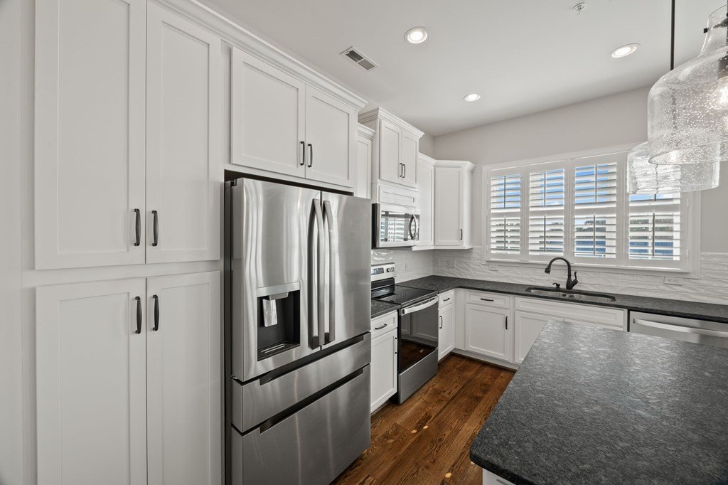 Cookeville, Tennessee, 38501, United States, 3 Bedrooms Bedrooms, ,3 BathroomsBathrooms,Residential,Forsale,1968519