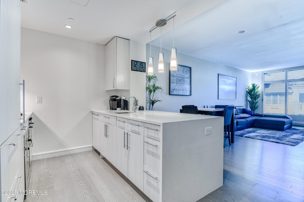 Long Branch, New Jersey, 07740, United States, 1 Bedroom Bedrooms, ,1 BathroomBathrooms,Residential,Forsale,1984571