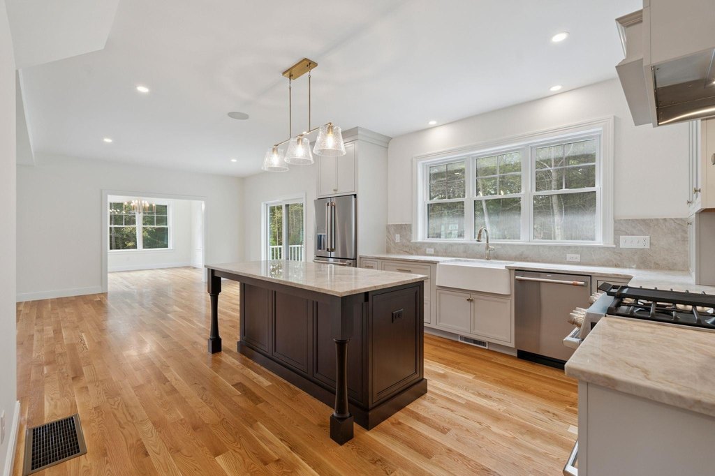 Kittery, Maine, 03905, United States, 4 Bedrooms Bedrooms, ,2.5 BathroomsBathrooms,Residential,Forsale,1968473