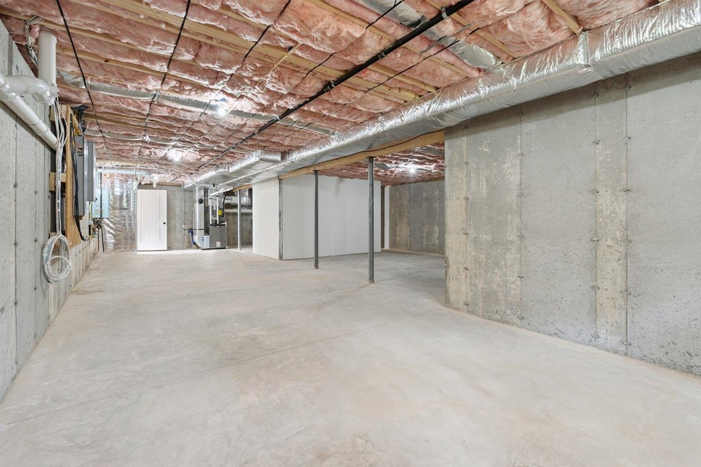 Kittery, Maine, 03905, United States, 4 Bedrooms Bedrooms, ,2.5 BathroomsBathrooms,Residential,Forsale,1968473