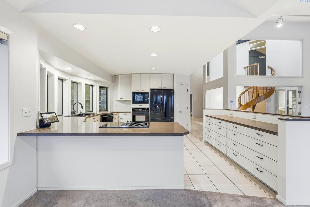 Richland, Washington, 99352, United States, 2 Bedrooms Bedrooms, ,3 BathroomsBathrooms,Residential,Forsale,1922429