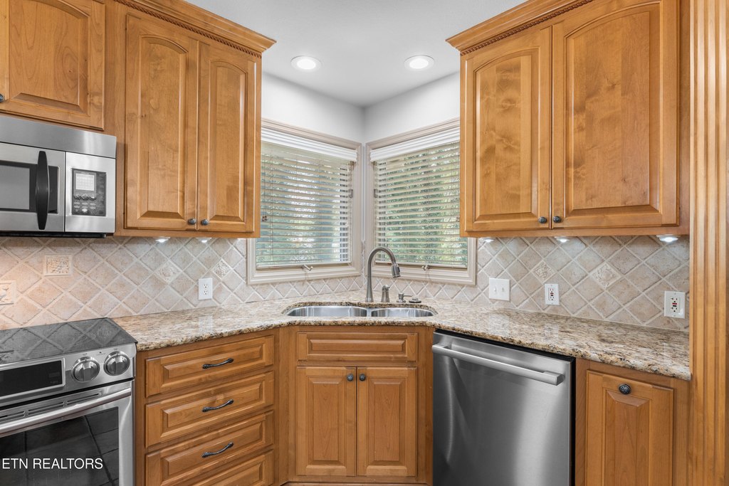 Loudon, Tennessee, 37774, United States, 4 Bedrooms Bedrooms, ,3 BathroomsBathrooms,Residential,Forsale,1971863