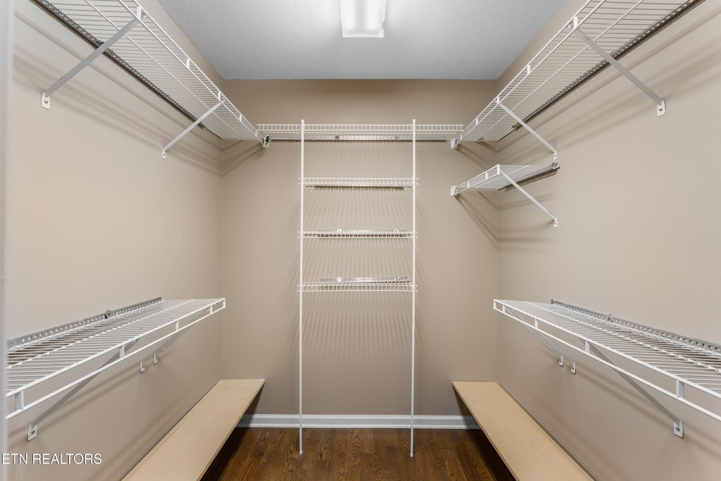 Loudon, Tennessee, 37774, United States, 4 Bedrooms Bedrooms, ,3 BathroomsBathrooms,Residential,Forsale,1971863