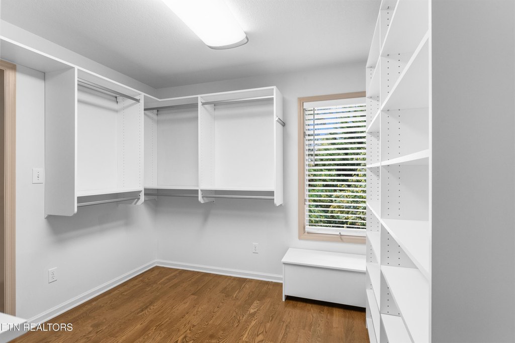 Loudon, Tennessee, 37774, United States, 4 Bedrooms Bedrooms, ,3 BathroomsBathrooms,Residential,Forsale,1971863