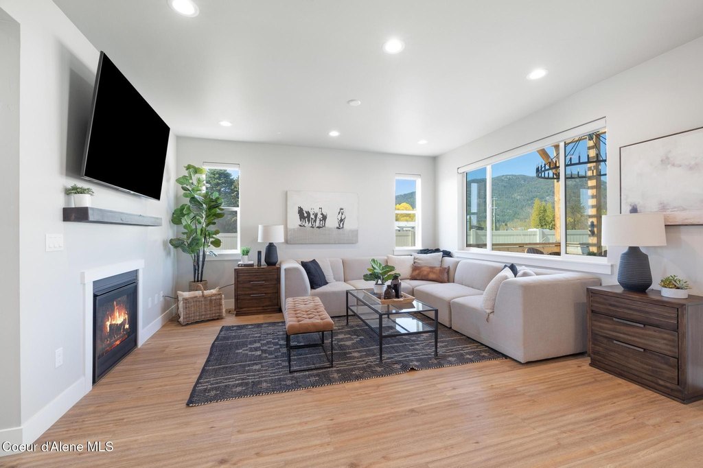 Sandpoint, Idaho, 83864, United States, 4 Bedrooms Bedrooms, ,3.5 BathroomsBathrooms,Residential,Forsale,1946357