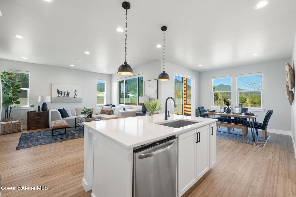 Sandpoint, Idaho, 83864, United States, 4 Bedrooms Bedrooms, ,3.5 BathroomsBathrooms,Residential,Forsale,1946357