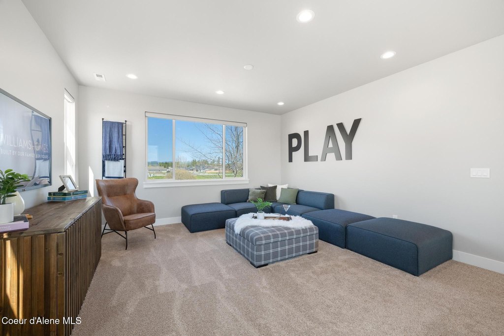 Sandpoint, Idaho, 83864, United States, 4 Bedrooms Bedrooms, ,3.5 BathroomsBathrooms,Residential,Forsale,1946357