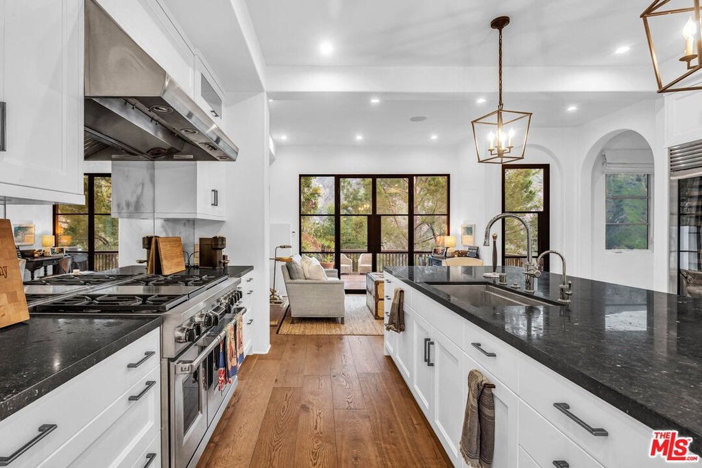 Malibu, California, 90265, United States, 4 Bedrooms Bedrooms, ,3.5 BathroomsBathrooms,Residential,Forsale,1922122