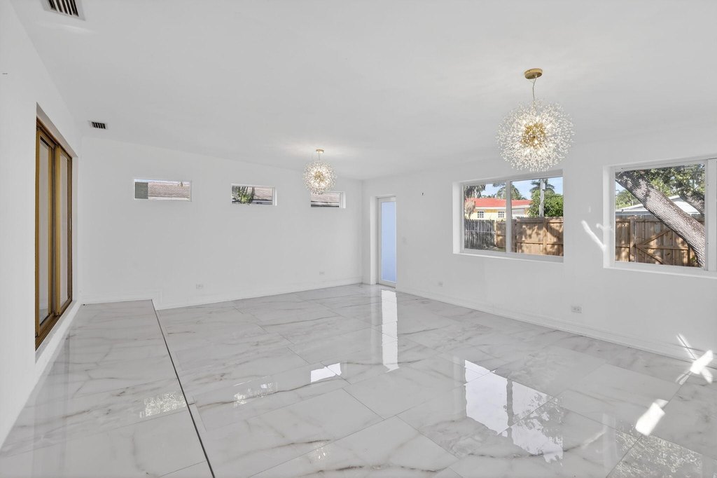 Hollywood, Florida, 33019, United States, 3 Bedrooms Bedrooms, ,2 BathroomsBathrooms,Residential,Forsale,2009886