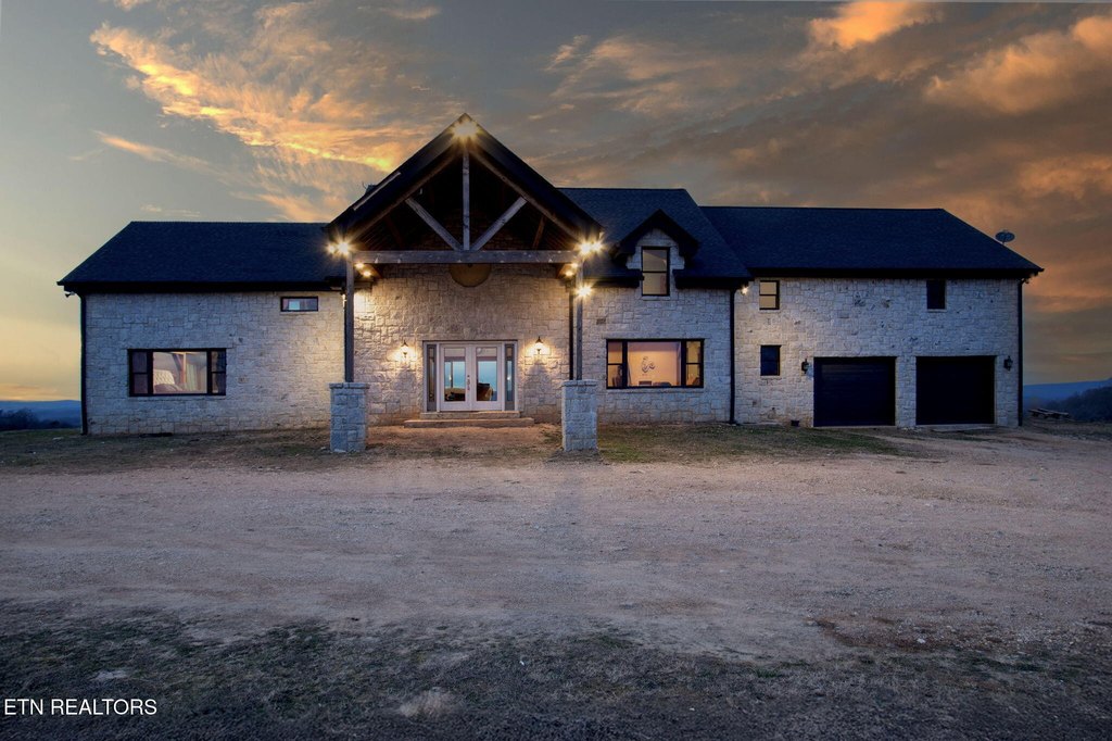 Kingston, Tennessee, 37763, United States, 5 Bedrooms Bedrooms, ,4 BathroomsBathrooms,Residential,Forsale,2012718