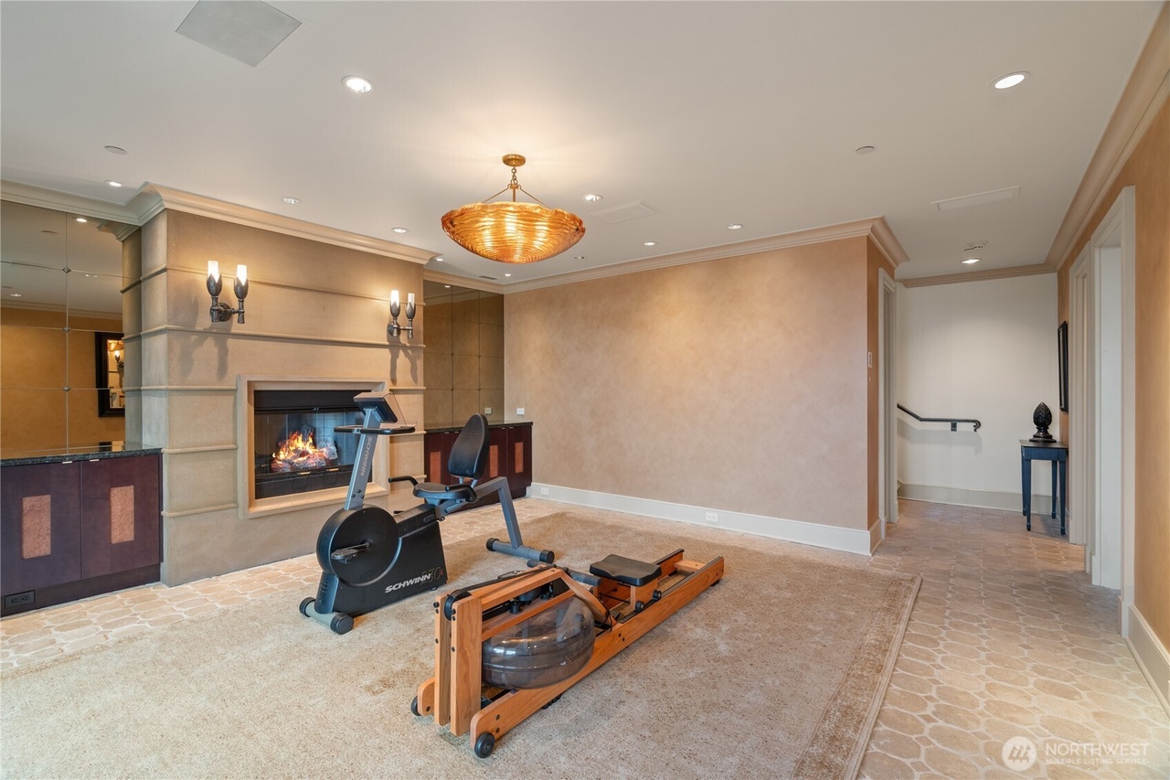 Kirkland, Washington, 98033, United States, 3 Bedrooms Bedrooms, ,3 BathroomsBathrooms,Residential,Forsale,1965877