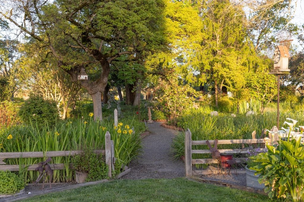 Windsor, California, 95492, United States, 5 Bedrooms Bedrooms, ,4 BathroomsBathrooms,Residential,Forsale,2004744