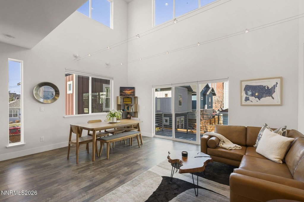 Reno, Nevada, 89501, United States, 2 Bedrooms Bedrooms, ,2 BathroomsBathrooms,Residential,Forsale,2012836