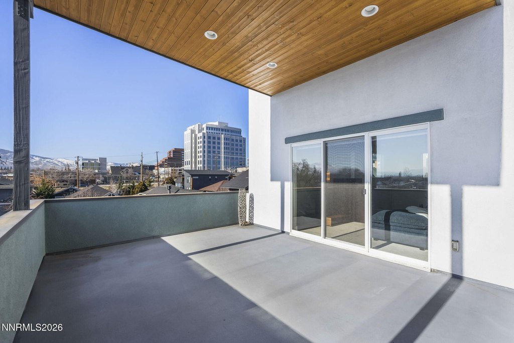 Reno, Nevada, 89501, United States, 2 Bedrooms Bedrooms, ,2 BathroomsBathrooms,Residential,Forsale,2012836