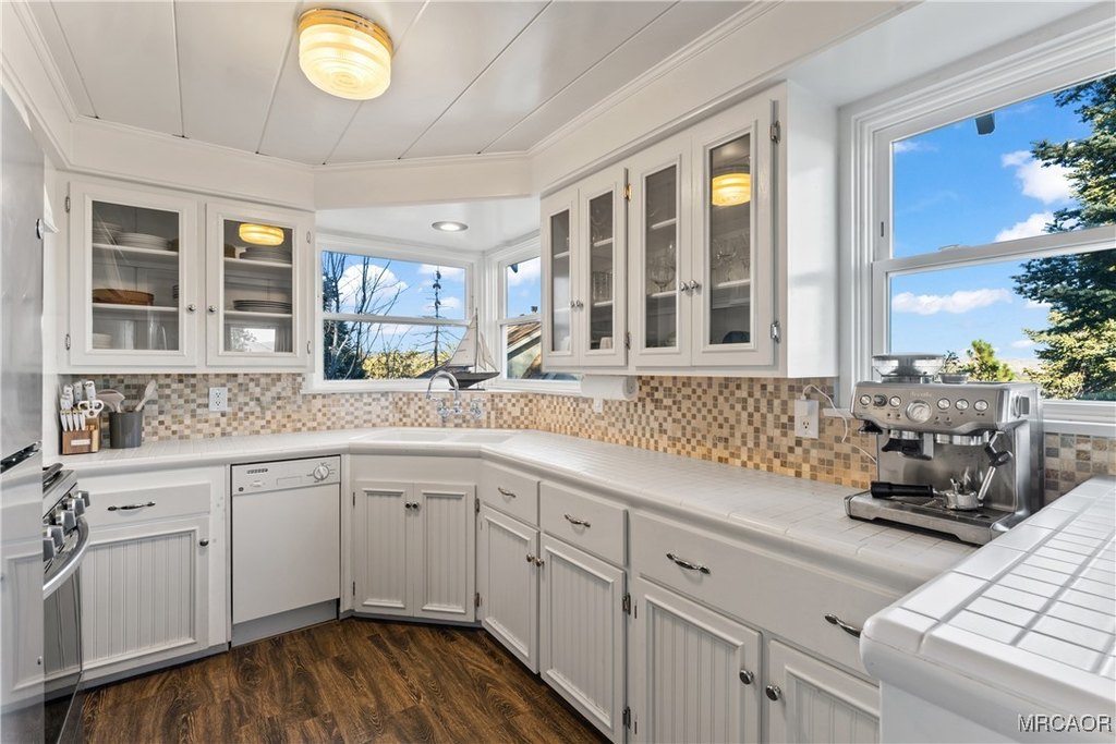 Lake Arrowhead, California, 92352, United States, 2 Bedrooms Bedrooms, ,2 BathroomsBathrooms,Residential,Forsale,1971035