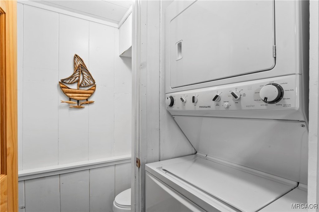 Lake Arrowhead, California, 92352, United States, 2 Bedrooms Bedrooms, ,2 BathroomsBathrooms,Residential,Forsale,1971035