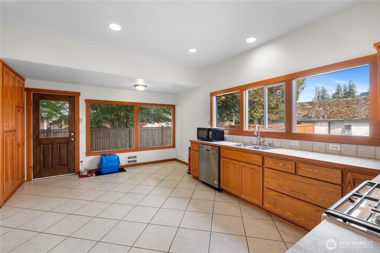 Granite Falls, Washington, 98252, United States, 3 Bedrooms Bedrooms, ,2 BathroomsBathrooms,Residential,Forsale,1965881