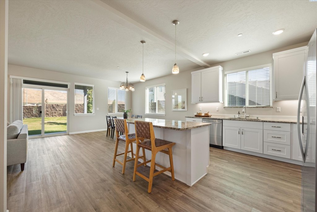 Richland, Washington, 99352, United States, 4 Bedrooms Bedrooms, ,2.5 BathroomsBathrooms,Residential,Forsale,1990696