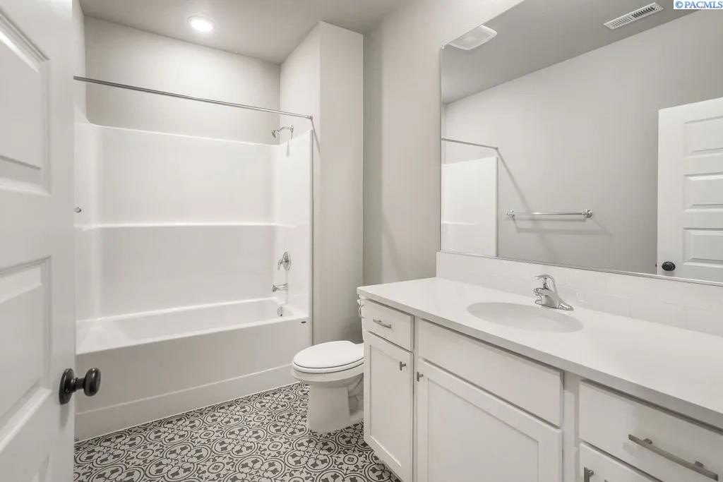 West Richland, Washington, 99353, United States, 4 Bedrooms Bedrooms, ,2 BathroomsBathrooms,Residential,Forsale,1990697