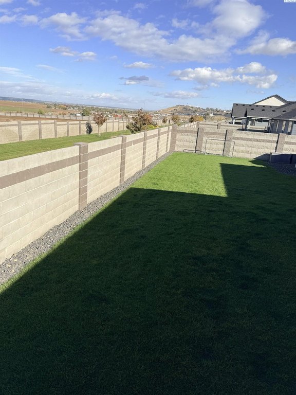 West Richland, Washington, 99353, United States, 4 Bedrooms Bedrooms, ,2 BathroomsBathrooms,Residential,Forsale,1990697