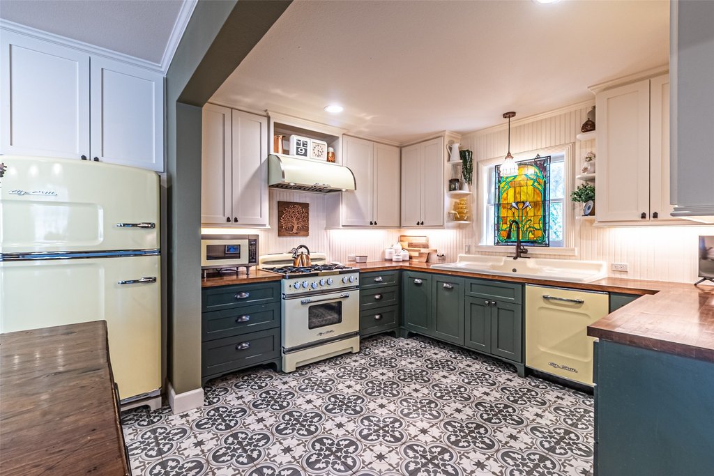 Navasota, Texas, 77868, United States, 4 Bedrooms Bedrooms, ,4.5 BathroomsBathrooms,Residential,Forsale,1973414