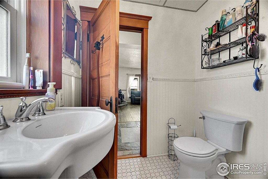 La Salle, Colorado, 80645, United States, 4 Bedrooms Bedrooms, ,1.5 BathroomsBathrooms,Residential,Forsale,2004214