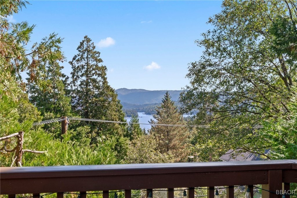 Lake Arrowhead, California, 92352, United States, 4 Bedrooms Bedrooms, ,5 BathroomsBathrooms,Residential,Forsale,1968450