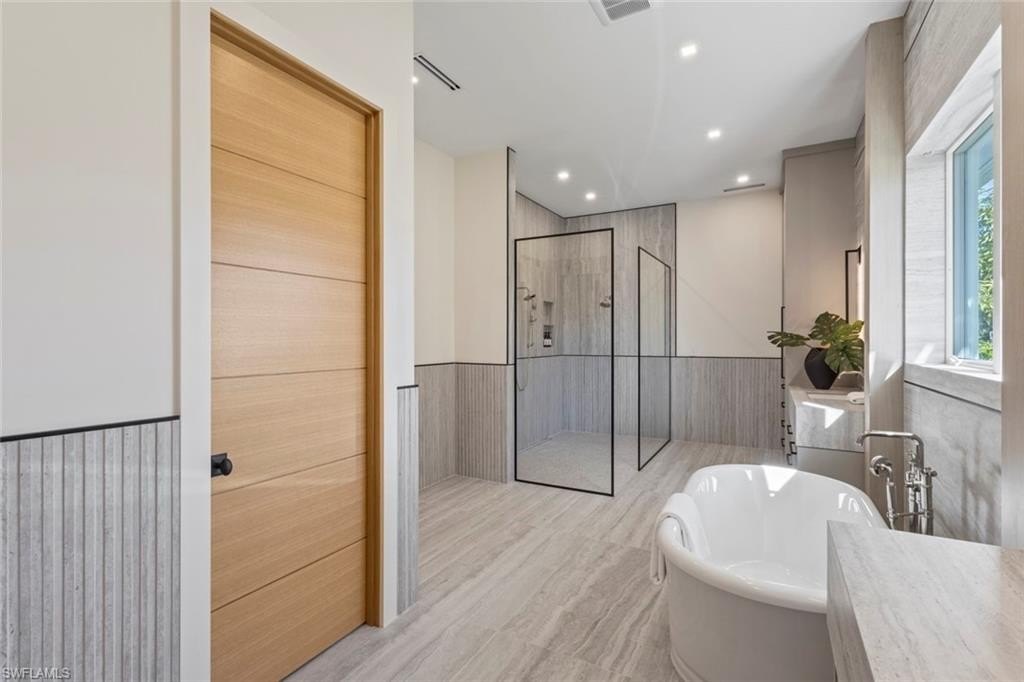 NAPLES, Florida, 34102, United States, 5 Bedrooms Bedrooms, ,5.5 BathroomsBathrooms,Residential,Forsale,2011524