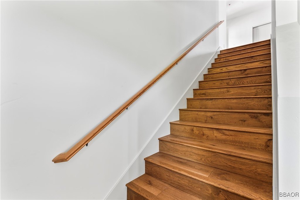 Lake Arrowhead, California, 92352, United States, 3 Bedrooms Bedrooms, ,4 BathroomsBathrooms,Residential,Forsale,1886286