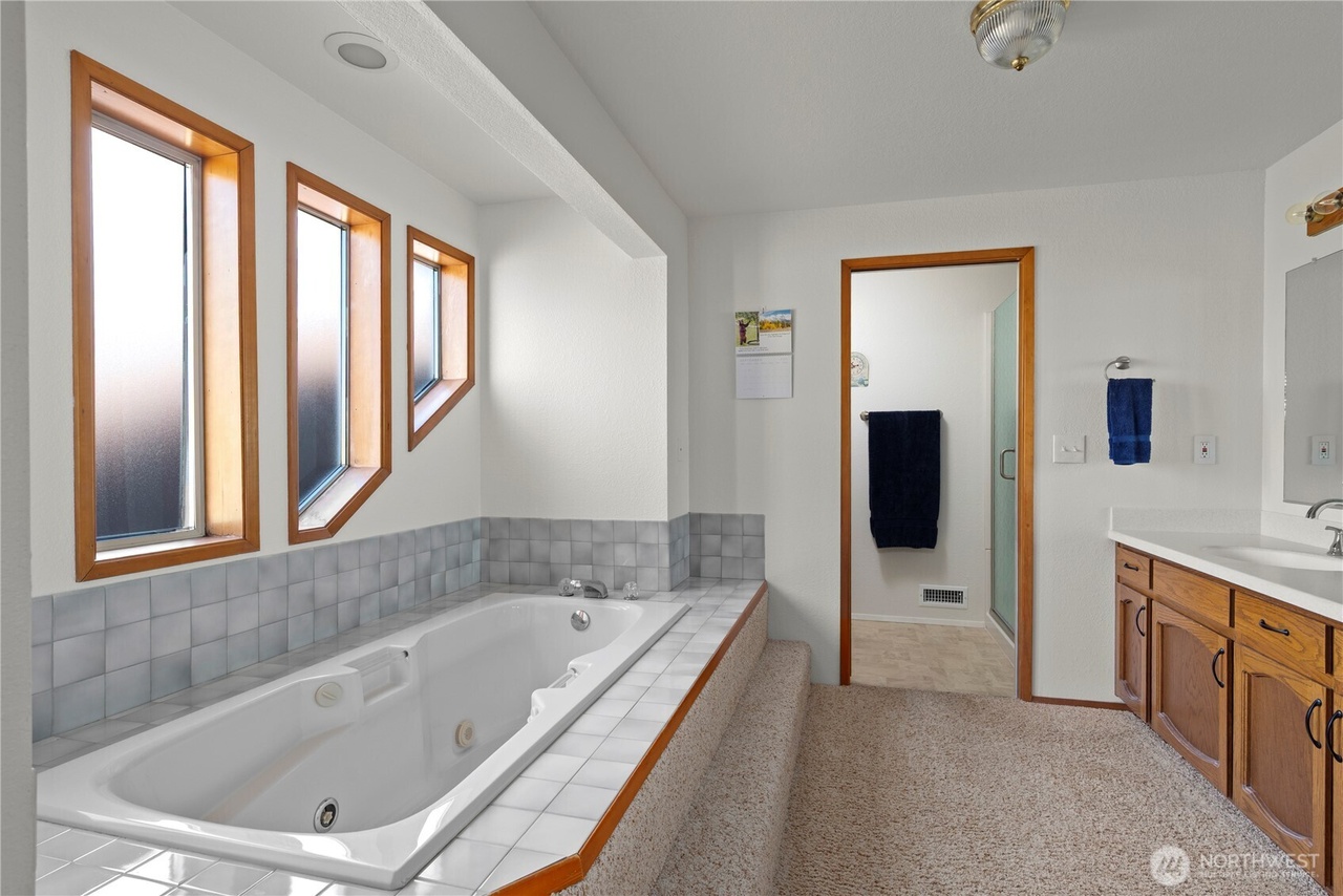 Oak Harbor, Washington, 98277, United States, 4 Bedrooms Bedrooms, ,2 BathroomsBathrooms,Residential,Forsale,1965888