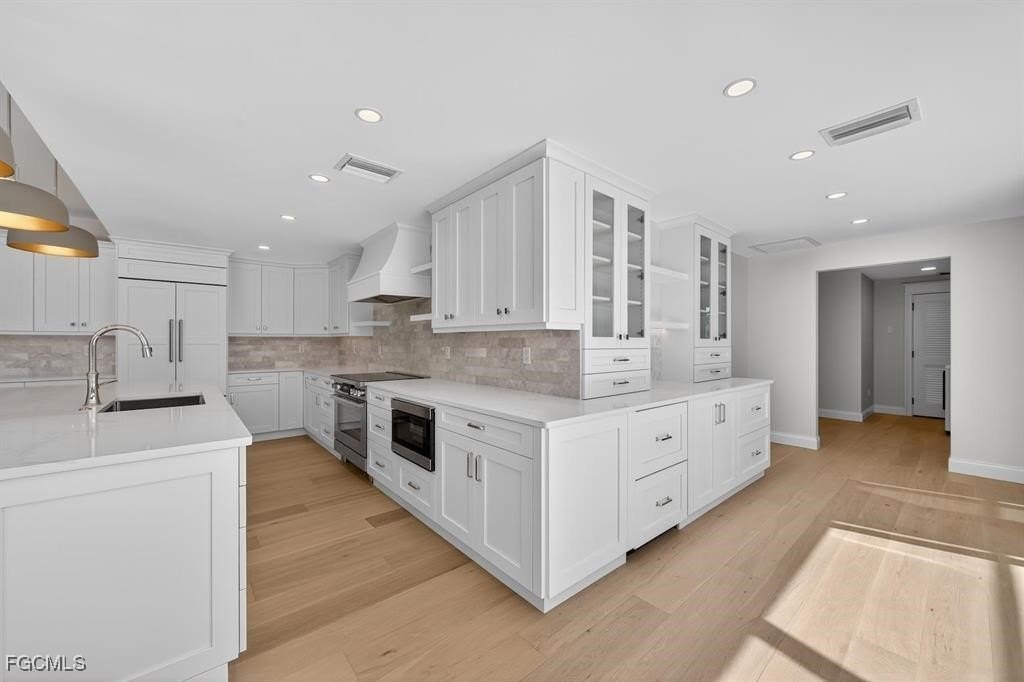 Sanibel, Florida, 33957, United States, 4 Bedrooms Bedrooms, ,3 BathroomsBathrooms,Residential,Forsale,1971925