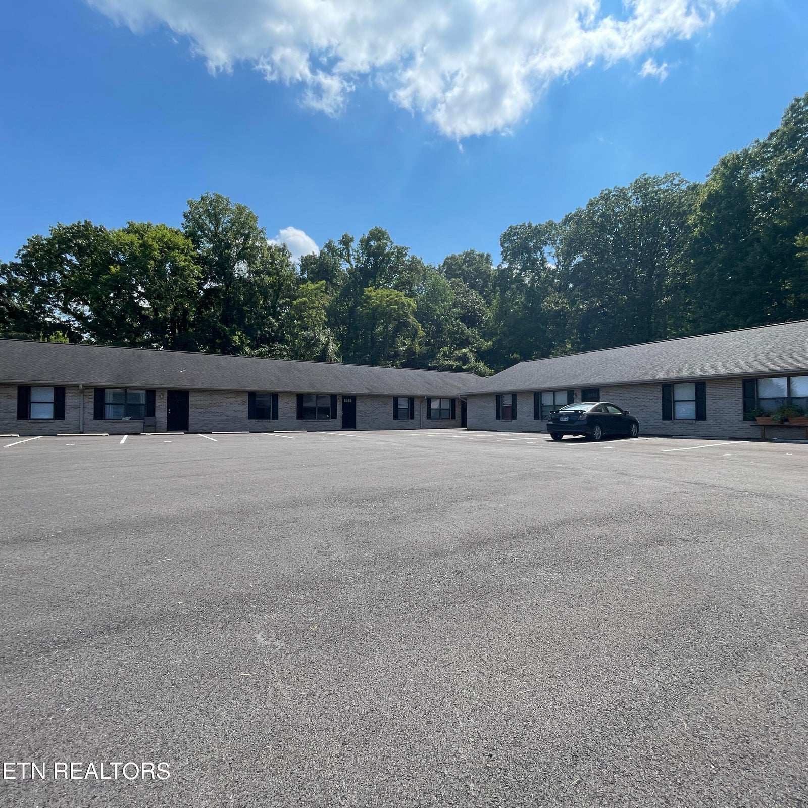 Kodak, Tennessee, 37764, United States, 2 Bedrooms Bedrooms, ,2 BathroomsBathrooms,Residential,Forsale,1973589