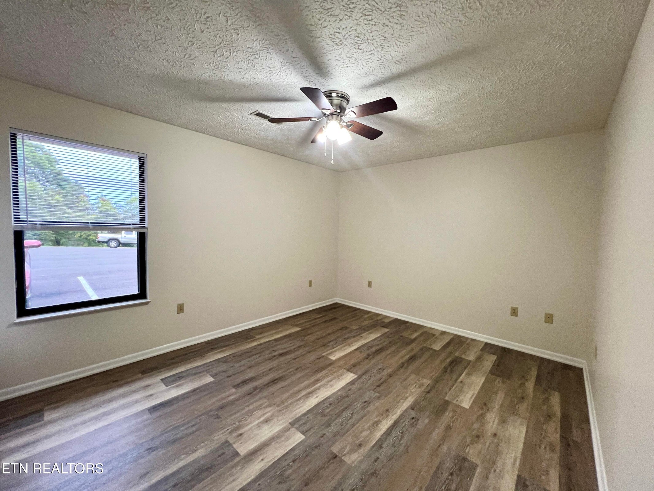 Kodak, Tennessee, 37764, United States, 2 Bedrooms Bedrooms, ,2 BathroomsBathrooms,Residential,Forsale,1973589