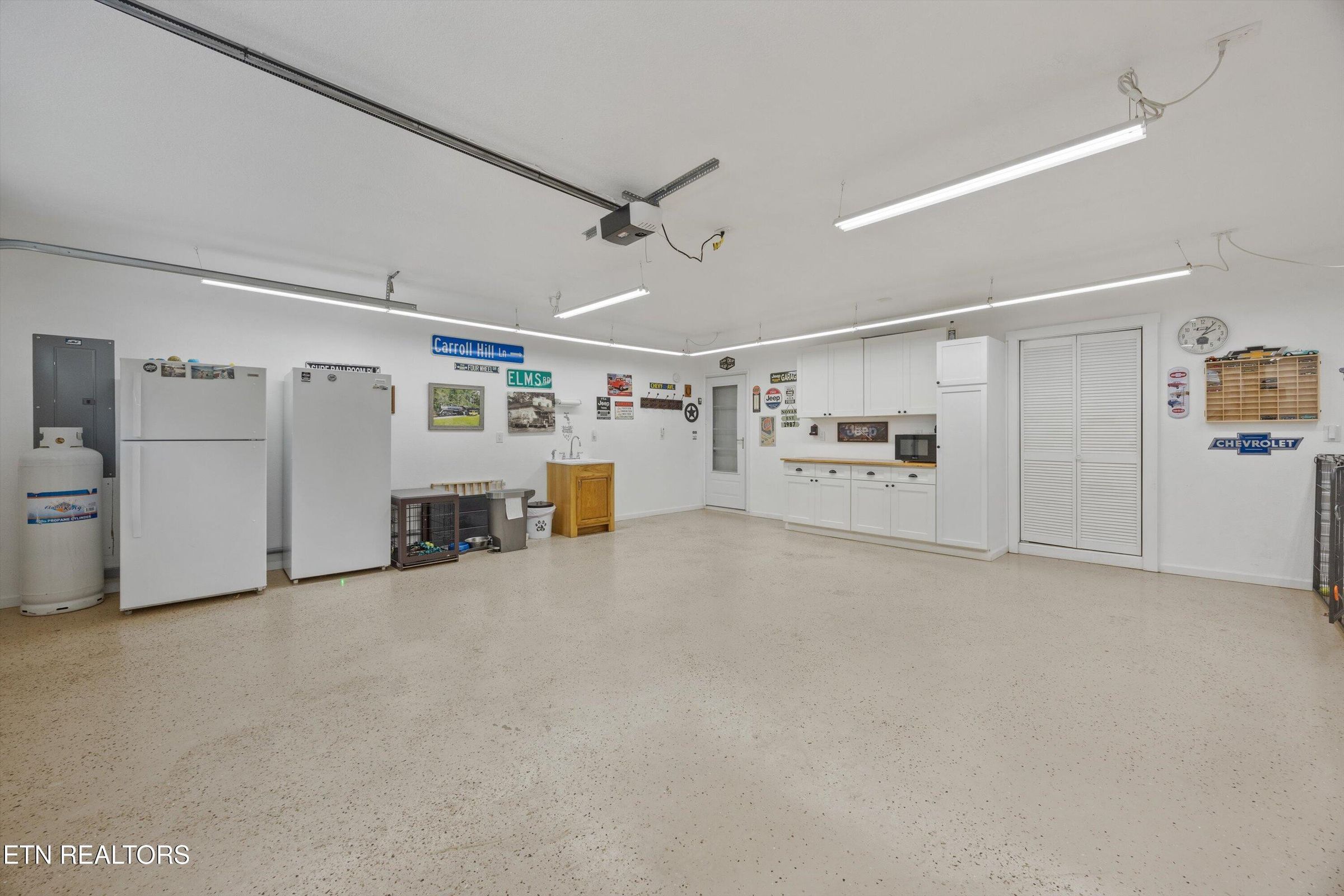 Sevierville, Tennessee, 37876, United States, 3 Bedrooms Bedrooms, ,4 BathroomsBathrooms,Residential,Forsale,1973590