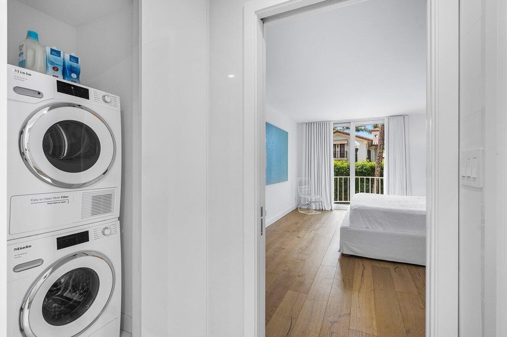 Palm Beach, Florida, 33480, United States, 2 Bedrooms Bedrooms, ,2 BathroomsBathrooms,Residential,Forsale,1996367