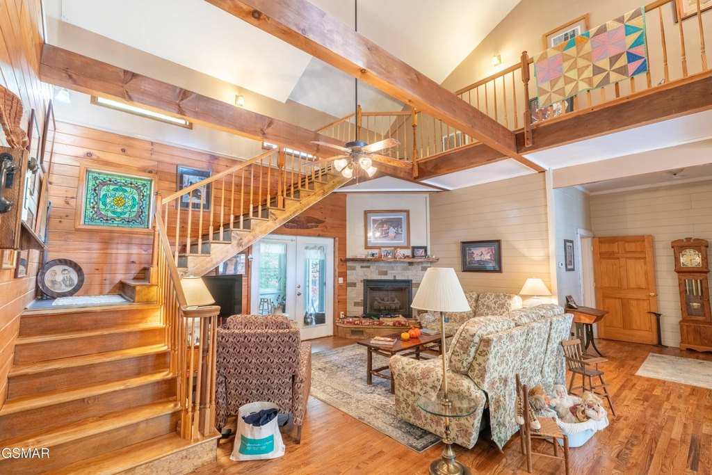 Sevierville, Tennessee, 37876, United States, 4 Bedrooms Bedrooms, ,2.5 BathroomsBathrooms,Residential,Forsale,1999448