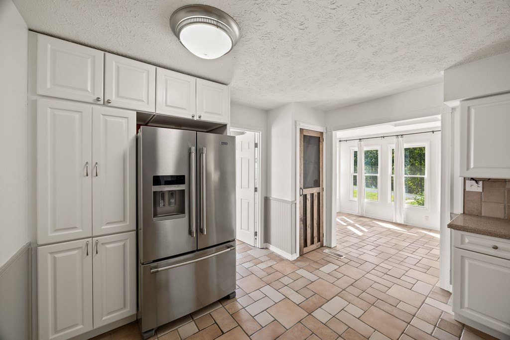 Byrdstown, Tennessee, 38549, United States, 2 Bedrooms Bedrooms, ,3 BathroomsBathrooms,Residential,Forsale,1996611