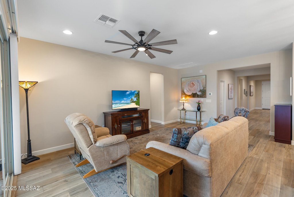 Tucson, Arizona, 85742, United States, 3 Bedrooms Bedrooms, ,2 BathroomsBathrooms,Residential,Forsale,1990091