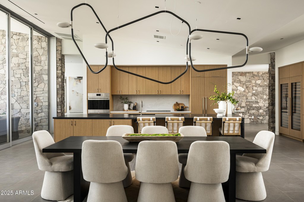 Paradise Valley, Arizona, 85253, United States, 5 Bedrooms Bedrooms, ,6 BathroomsBathrooms,Residential,Forsale,2000265