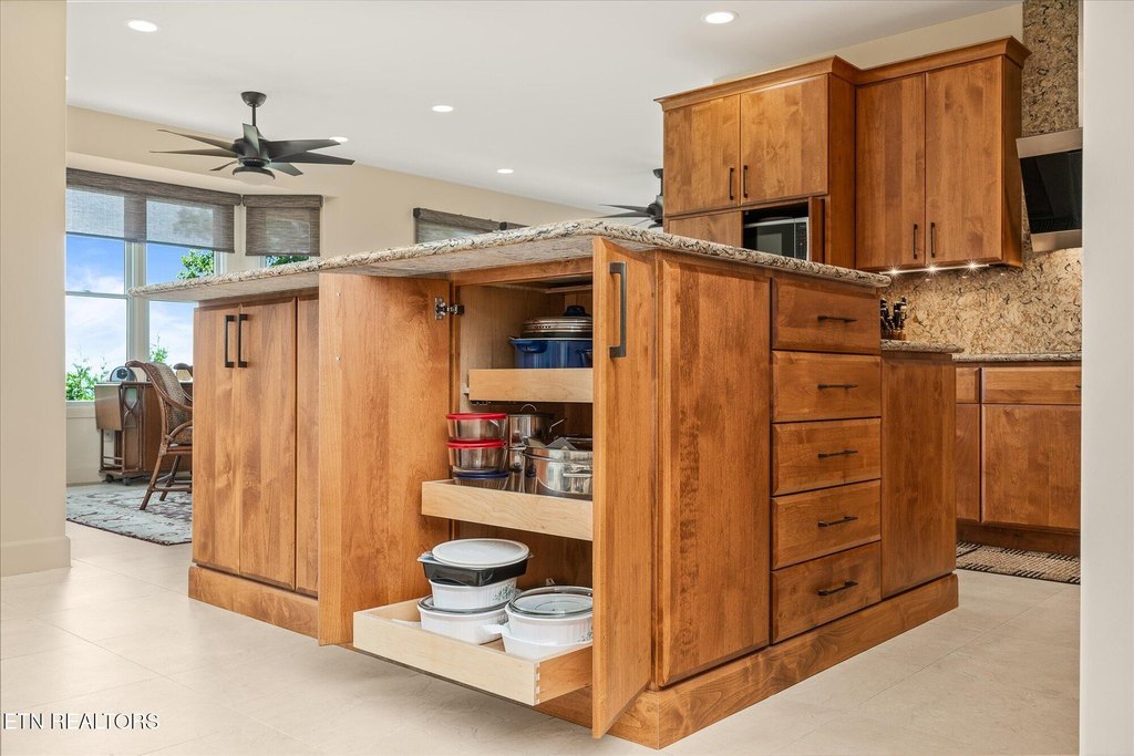 Crossville, Tennessee, 38558, United States, 4 Bedrooms Bedrooms, ,2.5 BathroomsBathrooms,Residential,Forsale,1929843